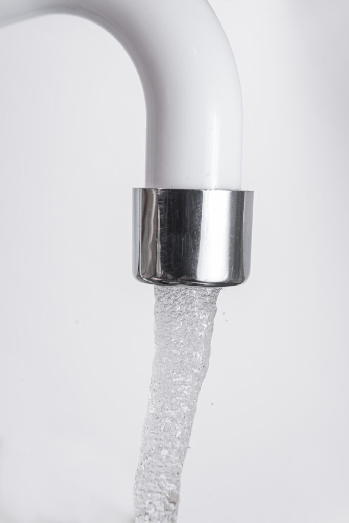 contamination-eau-dyese-france-ERP-robinet-eau-coule-bacterie-legionelle
